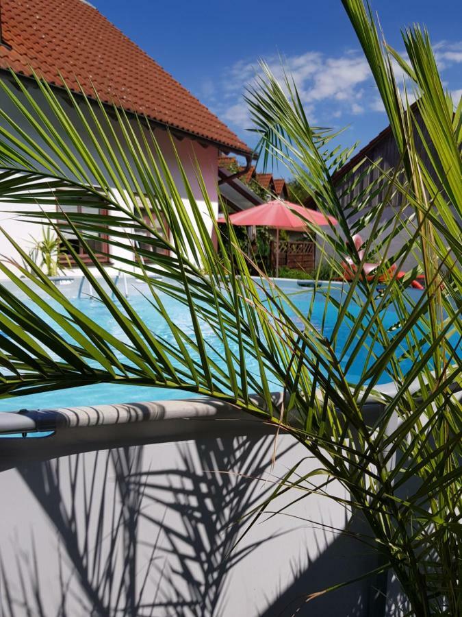 Gäste Apartement Casa Luber Thalmassing  Bagian luar foto